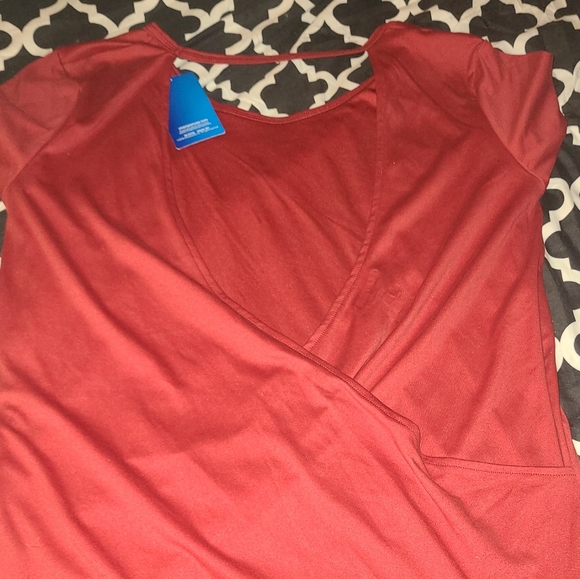 Women's performance top - Picture 2 of 3